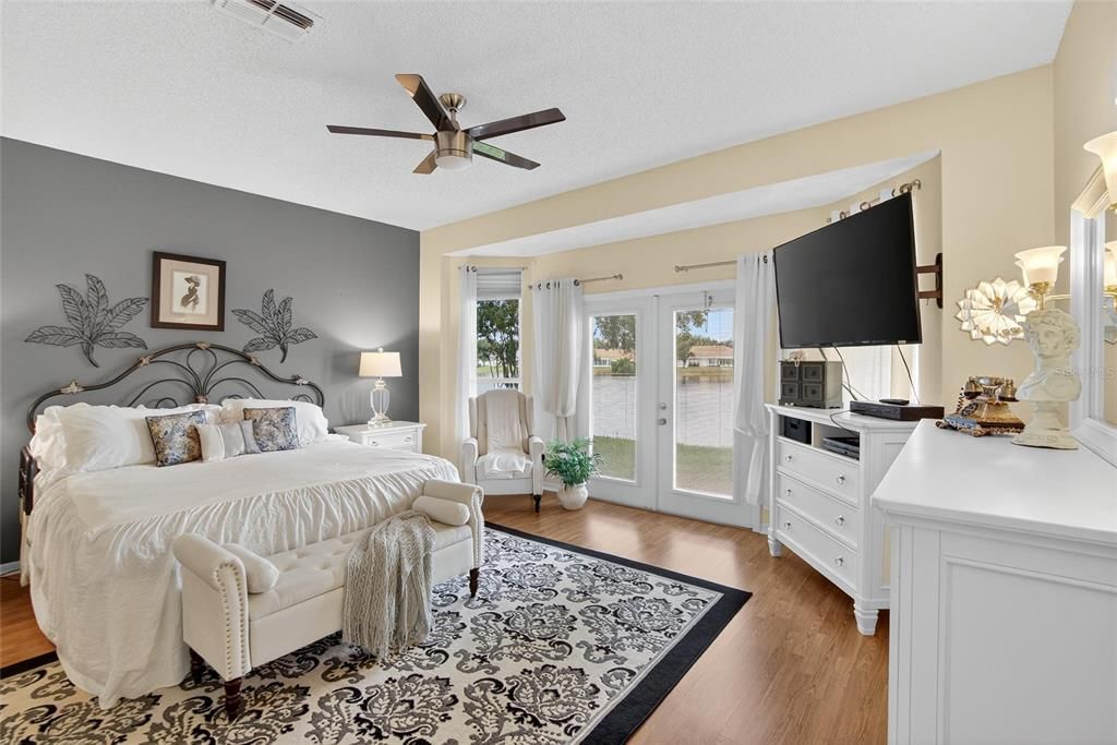 Activo con contrato: $399,000 (3 camas, 3 baños, 2279 Pies cuadrados)