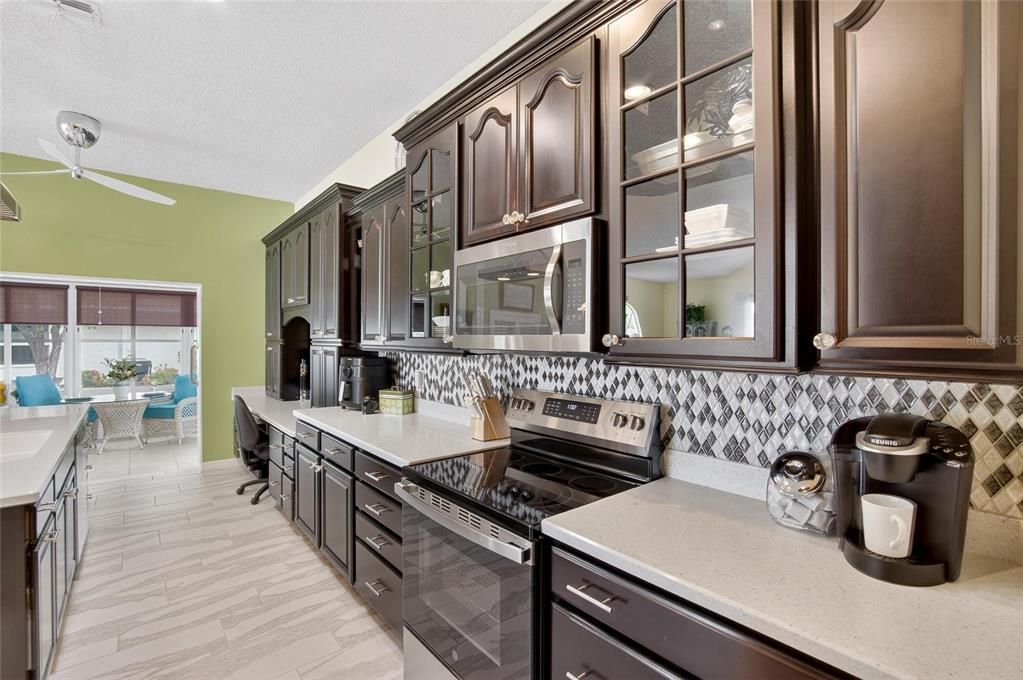 Activo con contrato: $399,000 (3 camas, 3 baños, 2279 Pies cuadrados)