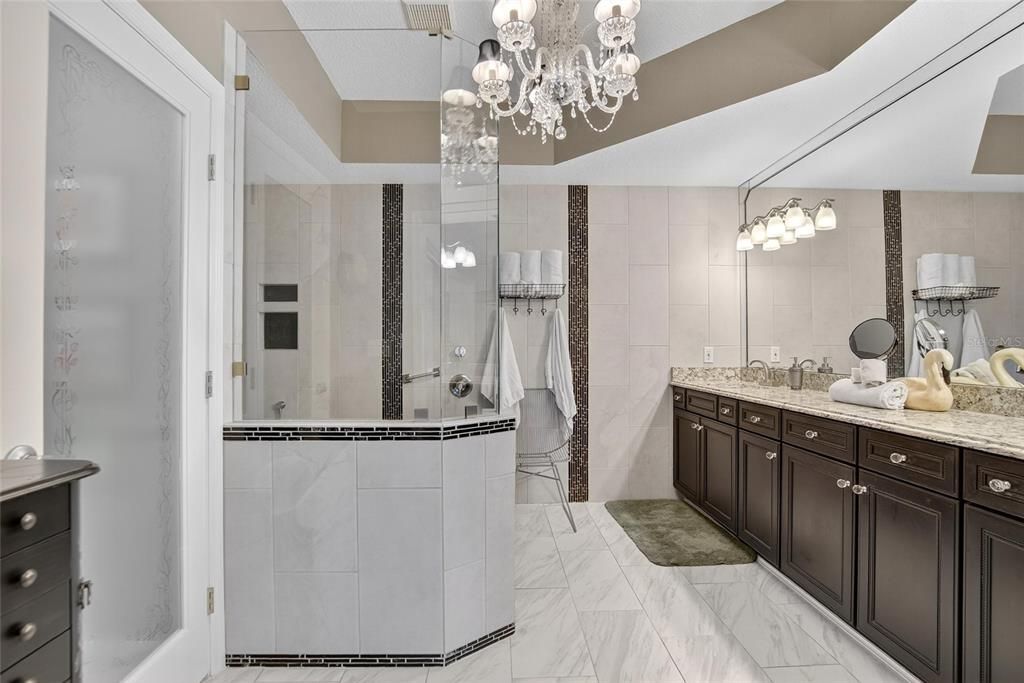 Activo con contrato: $399,000 (3 camas, 3 baños, 2279 Pies cuadrados)