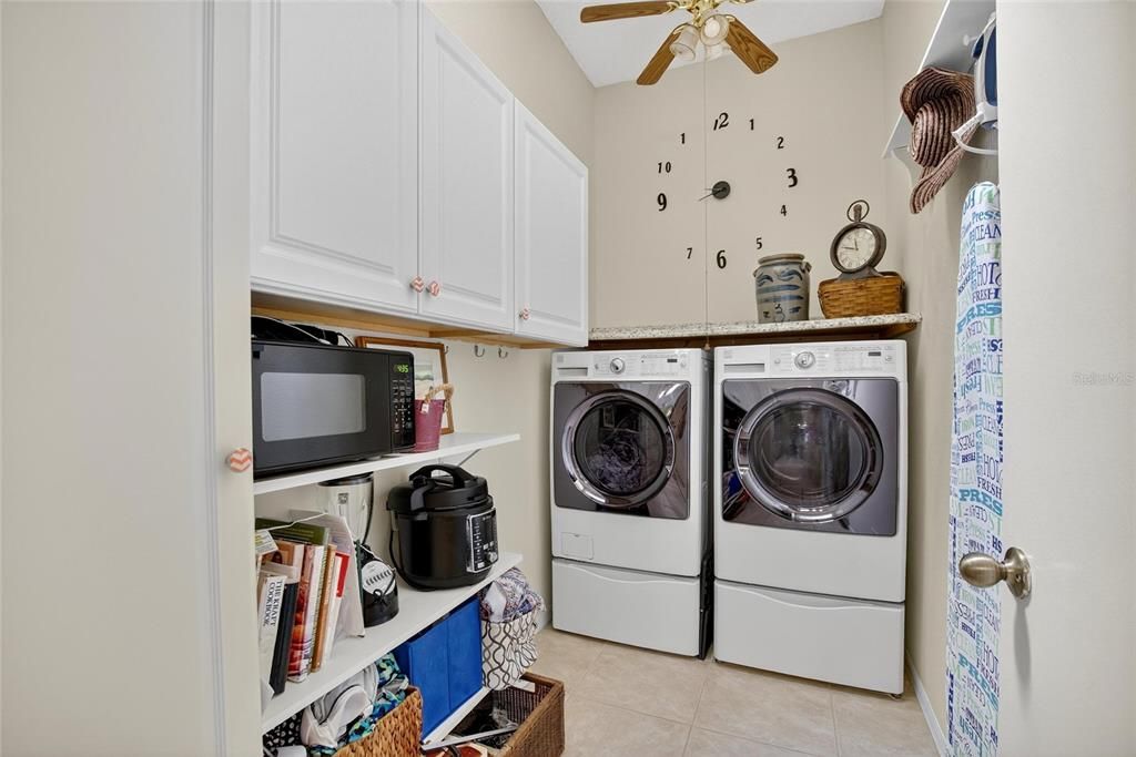 Activo con contrato: $399,000 (3 camas, 3 baños, 2279 Pies cuadrados)