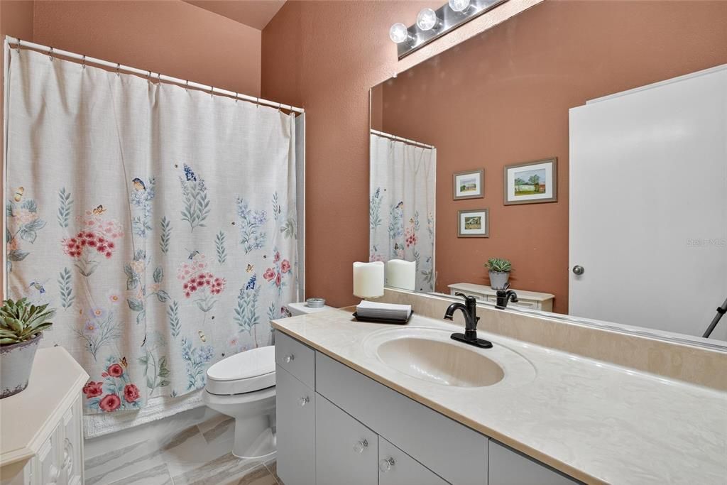 Activo con contrato: $399,000 (3 camas, 3 baños, 2279 Pies cuadrados)