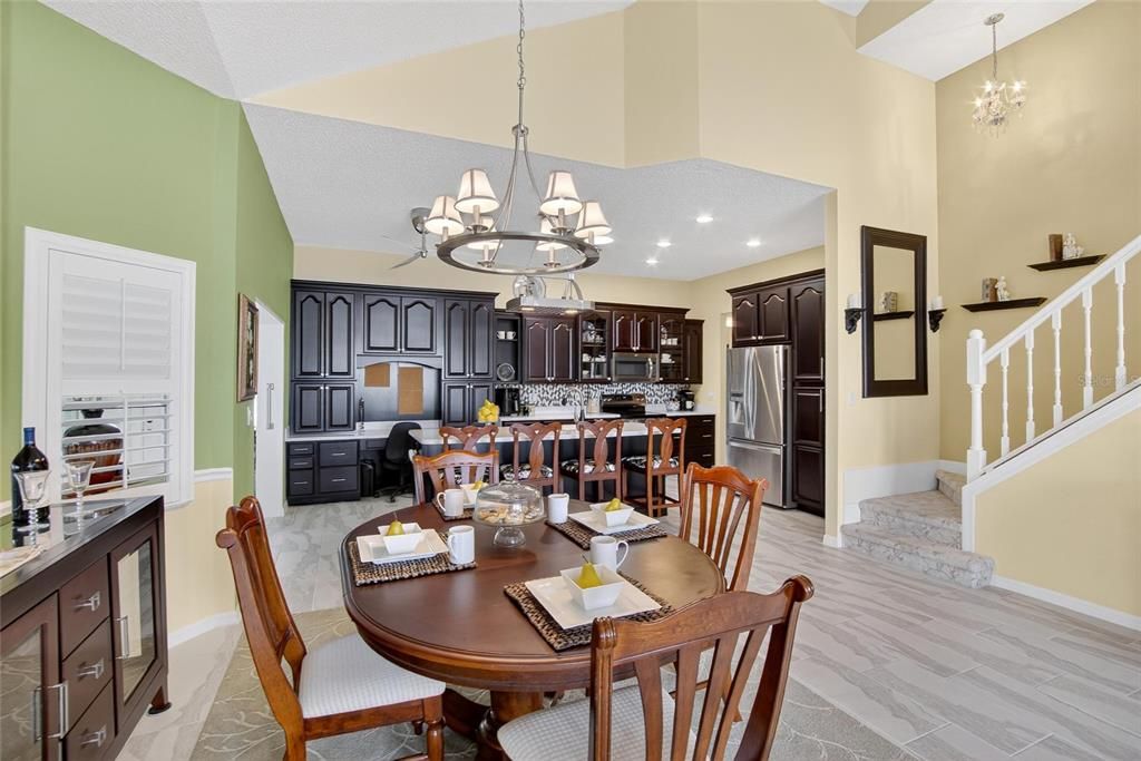 Activo con contrato: $399,000 (3 camas, 3 baños, 2279 Pies cuadrados)