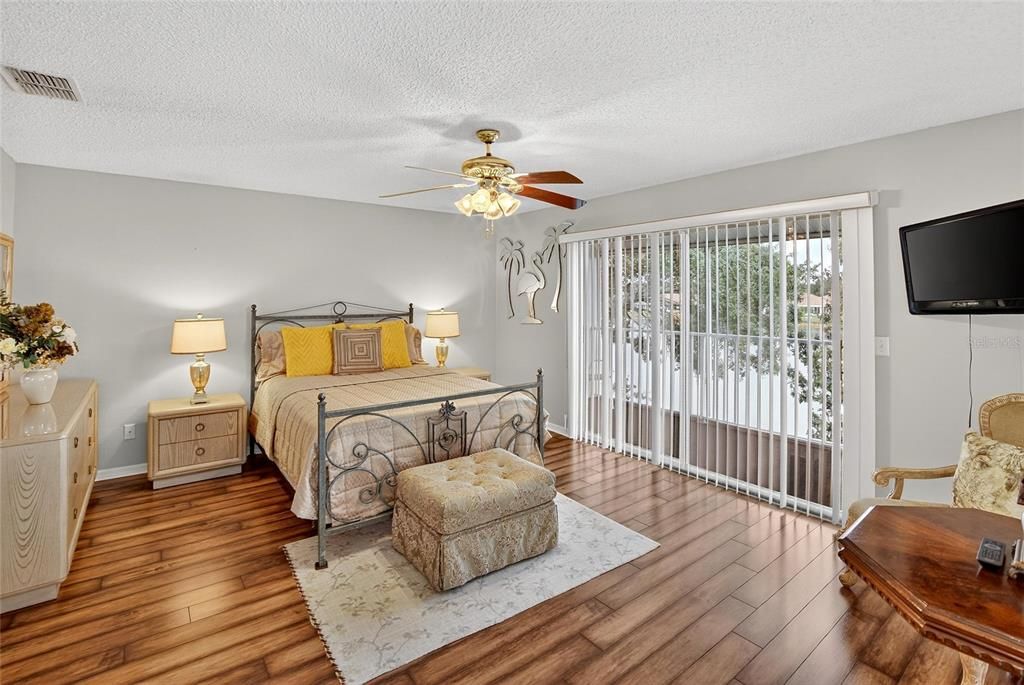 Activo con contrato: $399,000 (3 camas, 3 baños, 2279 Pies cuadrados)