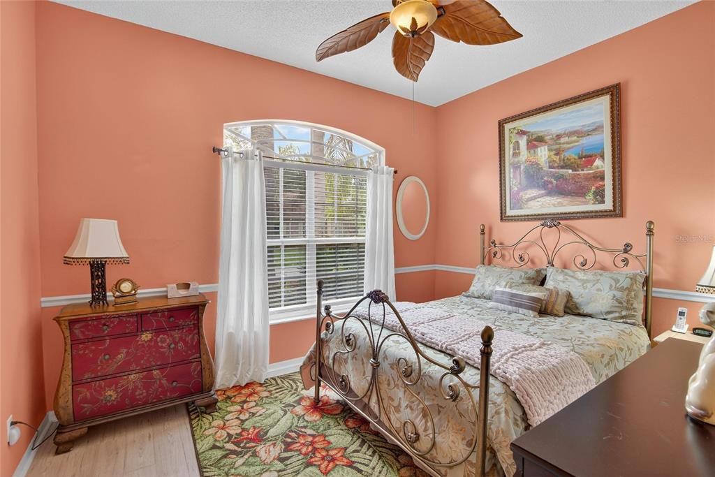 Activo con contrato: $399,000 (3 camas, 3 baños, 2279 Pies cuadrados)