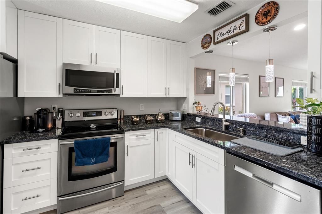 На продажу: $325,000 (3 спален, 2 ванн, 1188 Квадратных фут)