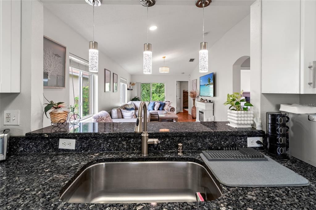 На продажу: $325,000 (3 спален, 2 ванн, 1188 Квадратных фут)