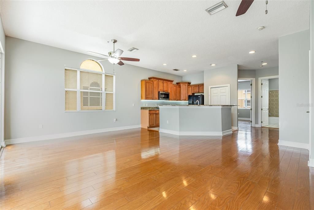 For Sale: $550,000 (3 beds, 4 baths, 2848 Square Feet)