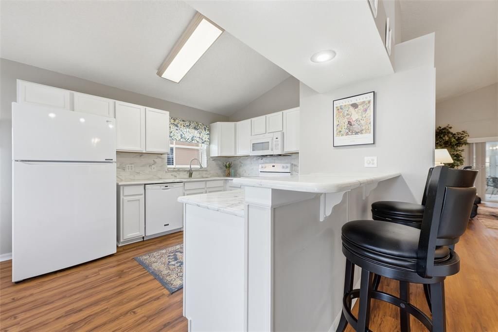 Active With Contract: $324,900 (2 beds, 2 baths, 1364 Square Feet)