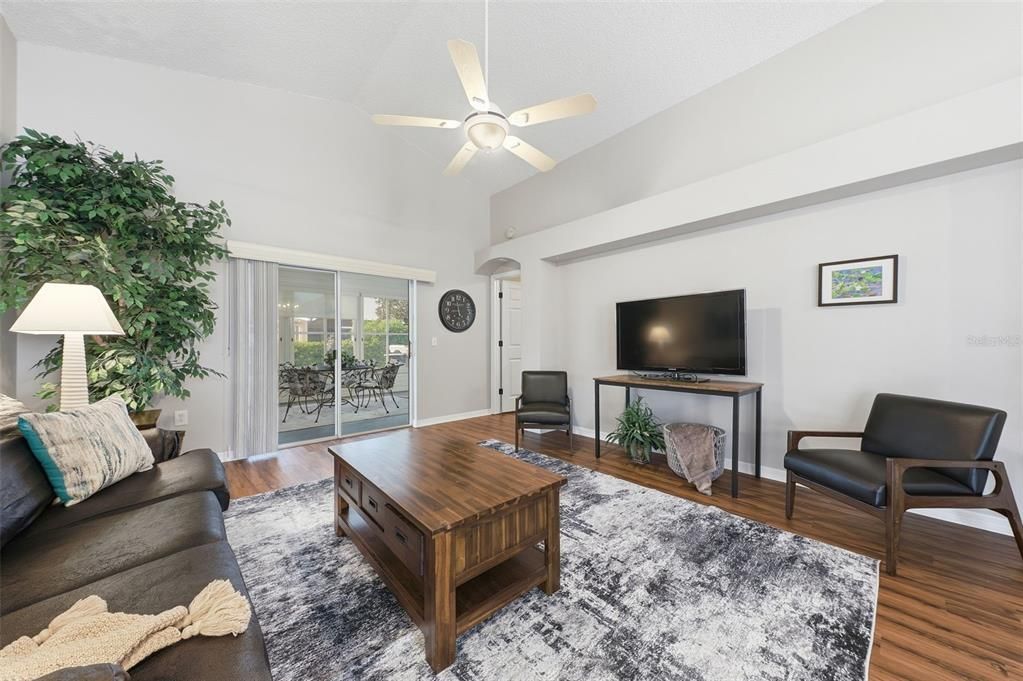 Active With Contract: $324,900 (2 beds, 2 baths, 1364 Square Feet)