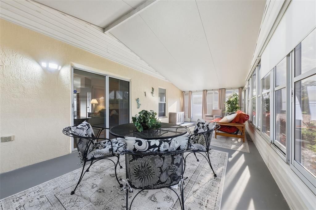 Active With Contract: $324,900 (2 beds, 2 baths, 1364 Square Feet)