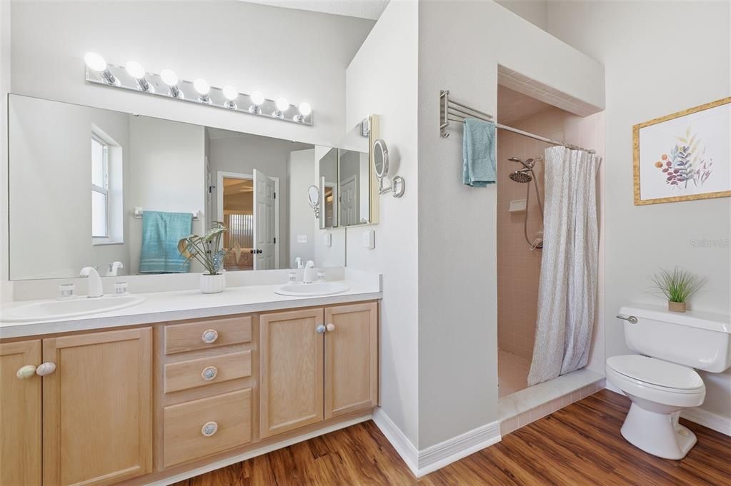 Active With Contract: $324,900 (2 beds, 2 baths, 1364 Square Feet)