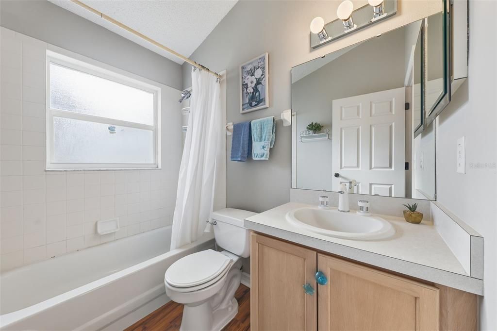 Active With Contract: $324,900 (2 beds, 2 baths, 1364 Square Feet)