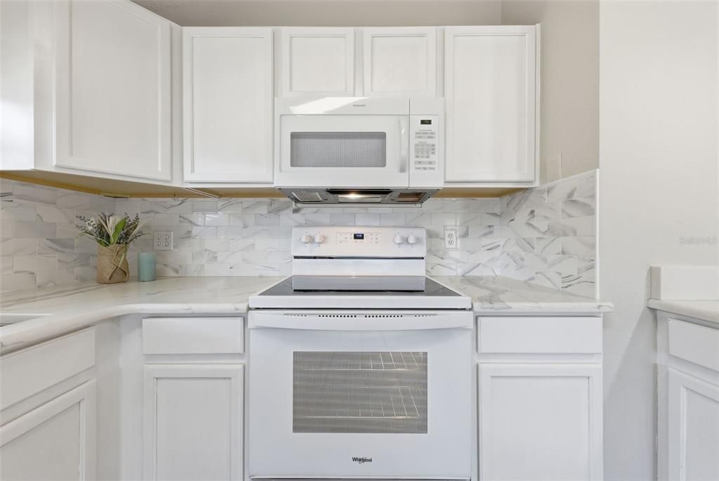 Active With Contract: $324,900 (2 beds, 2 baths, 1364 Square Feet)