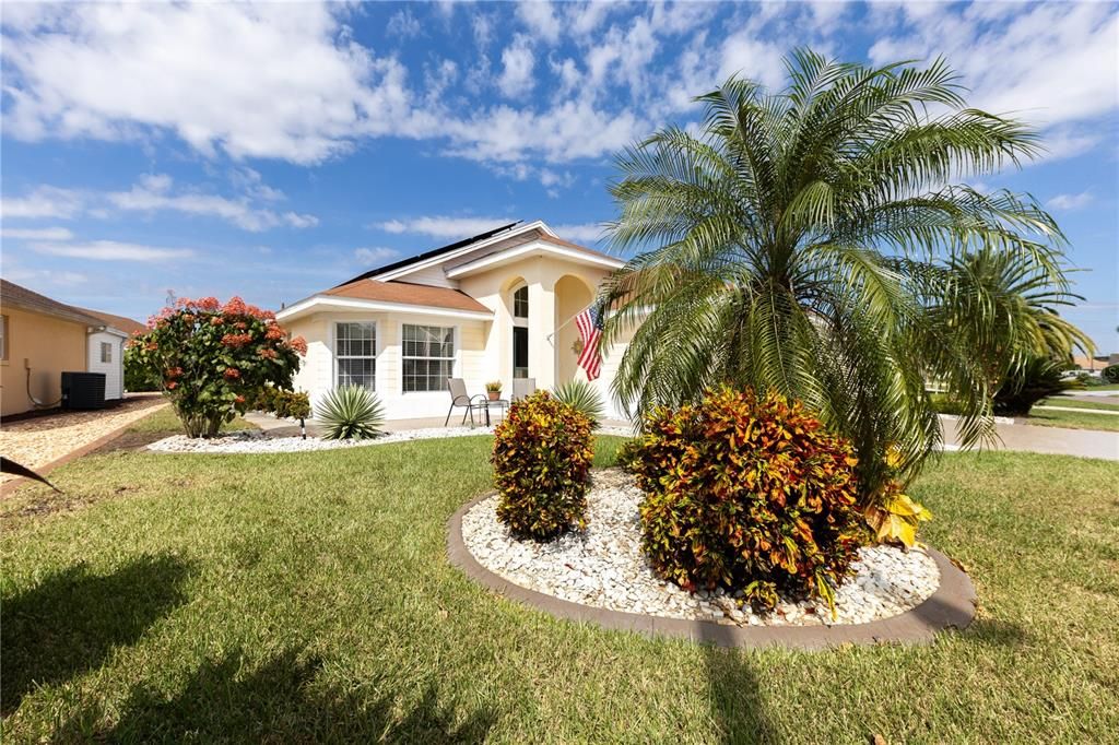 Active With Contract: $324,900 (2 beds, 2 baths, 1364 Square Feet)