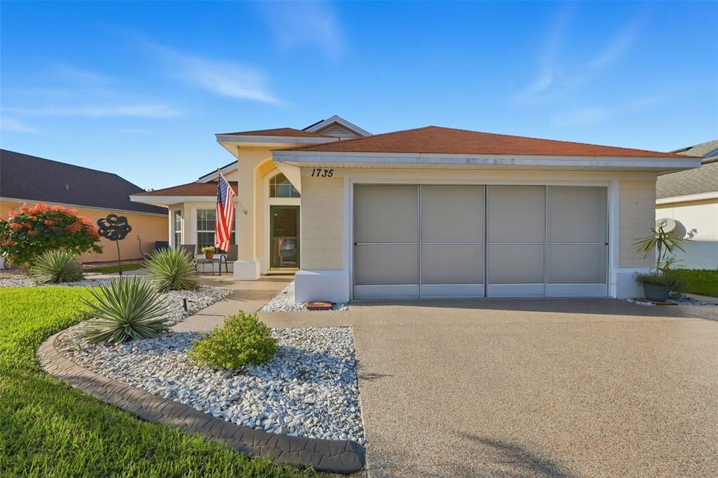 Active With Contract: $324,900 (2 beds, 2 baths, 1364 Square Feet)