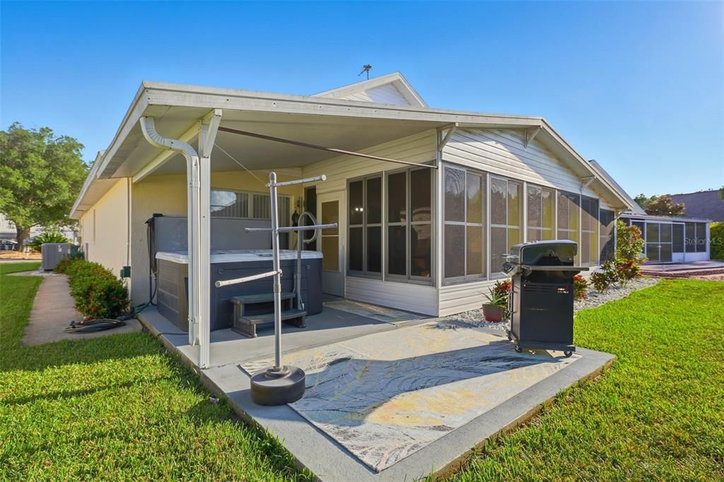 Active With Contract: $324,900 (2 beds, 2 baths, 1364 Square Feet)