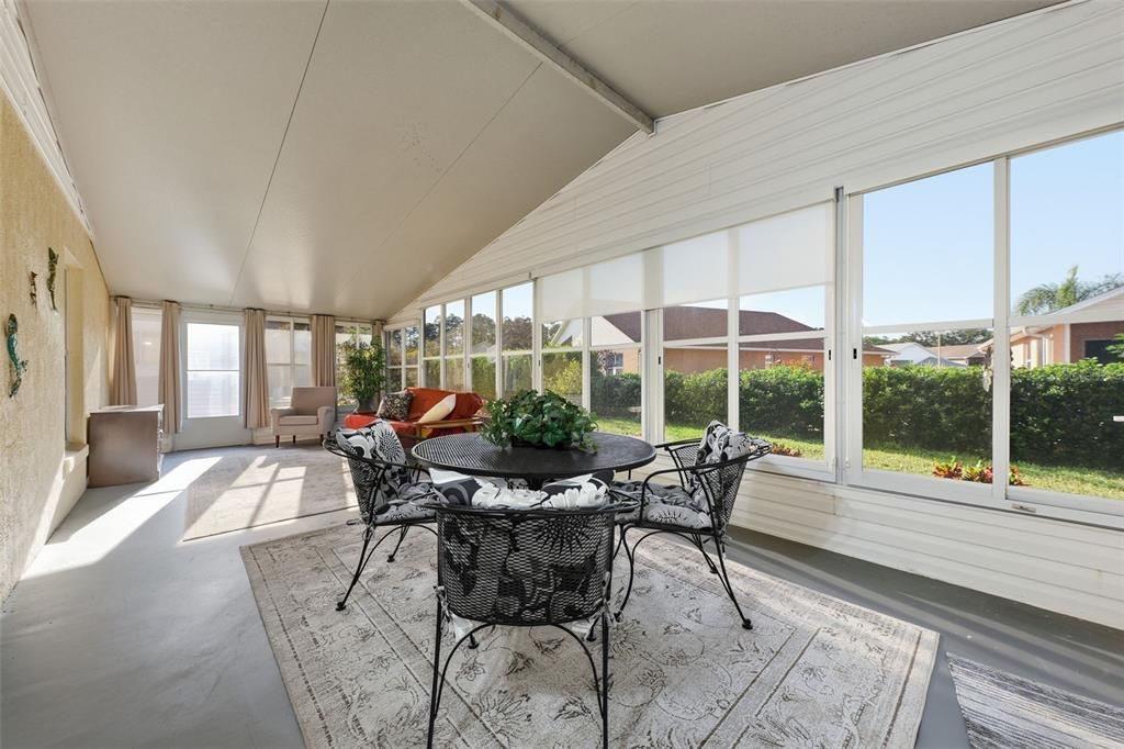 Active With Contract: $324,900 (2 beds, 2 baths, 1364 Square Feet)