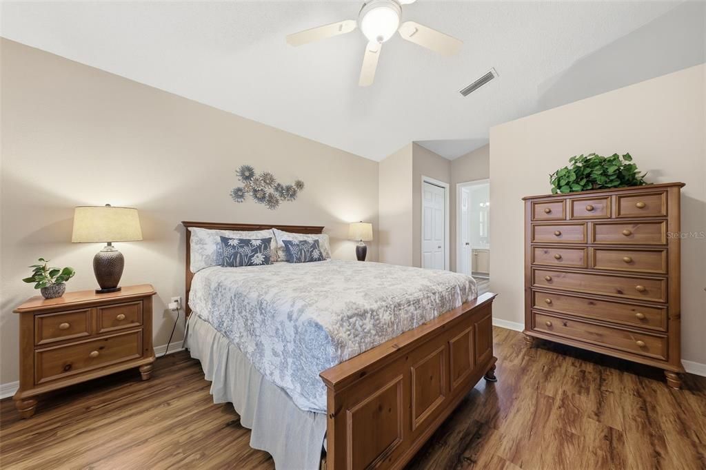 Active With Contract: $324,900 (2 beds, 2 baths, 1364 Square Feet)