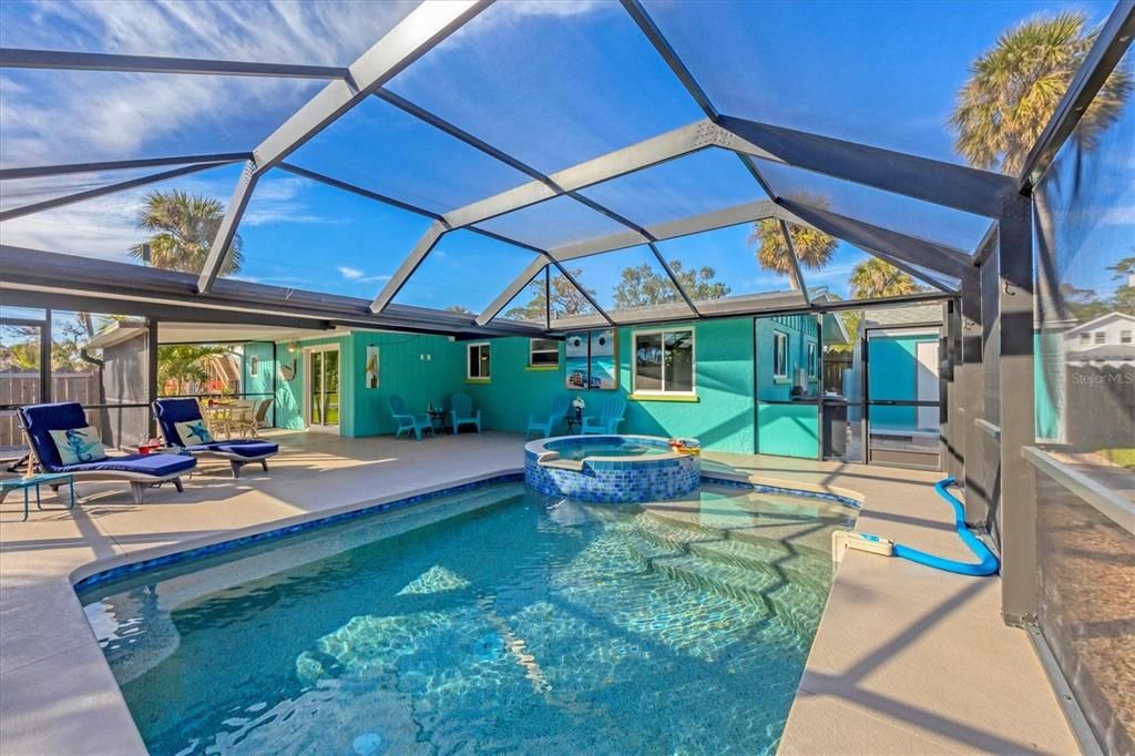 Active With Contract: $530,000 (3 beds, 2 baths, 1324 Square Feet)