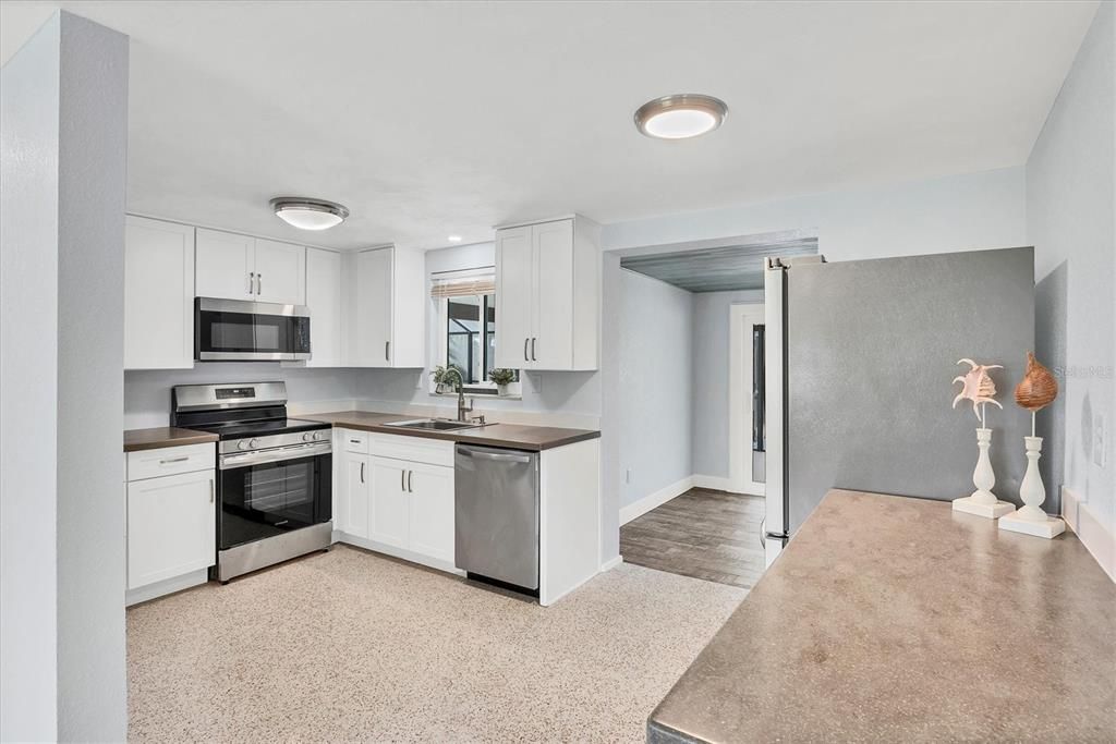 Active With Contract: $530,000 (3 beds, 2 baths, 1324 Square Feet)