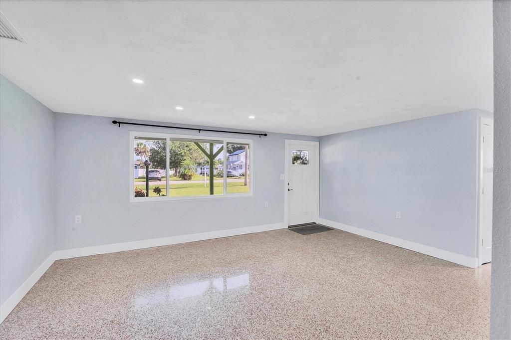 Active With Contract: $530,000 (3 beds, 2 baths, 1324 Square Feet)