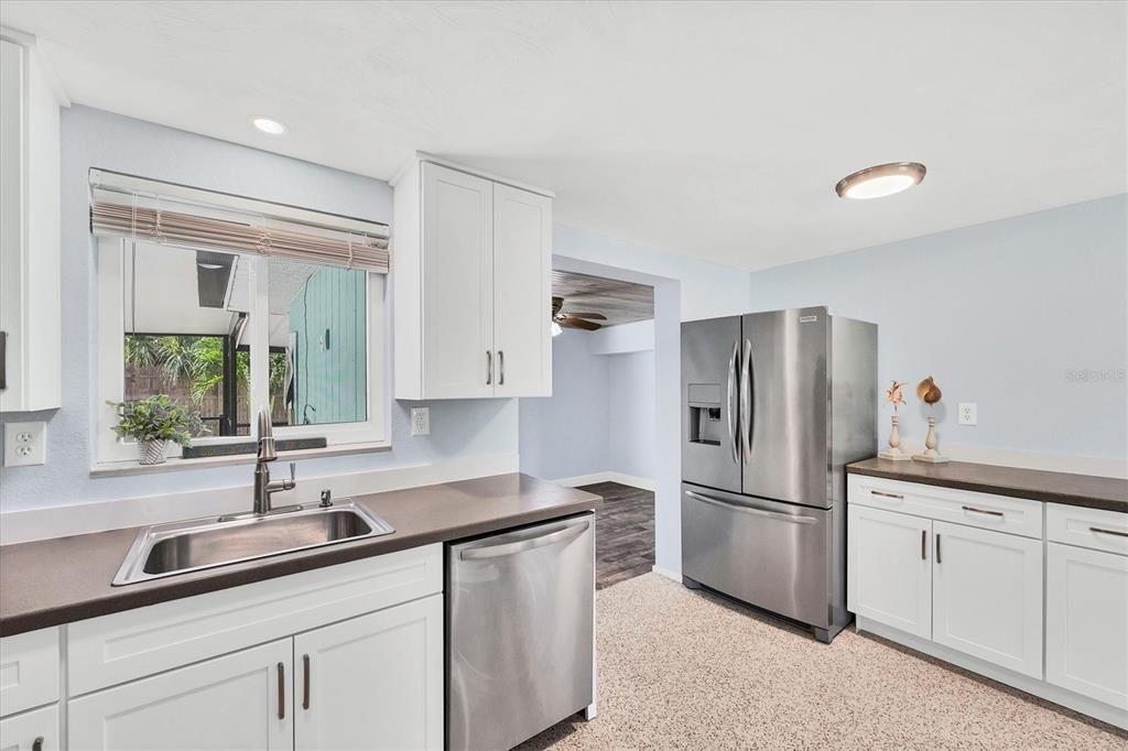 Active With Contract: $530,000 (3 beds, 2 baths, 1324 Square Feet)