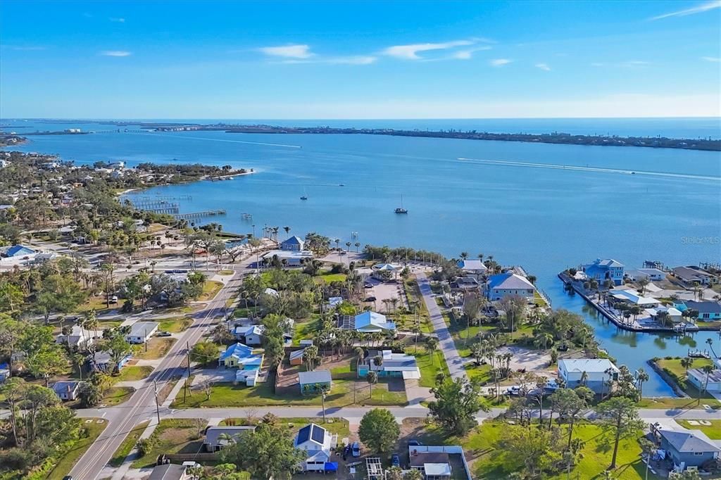 Active With Contract: $530,000 (3 beds, 2 baths, 1324 Square Feet)