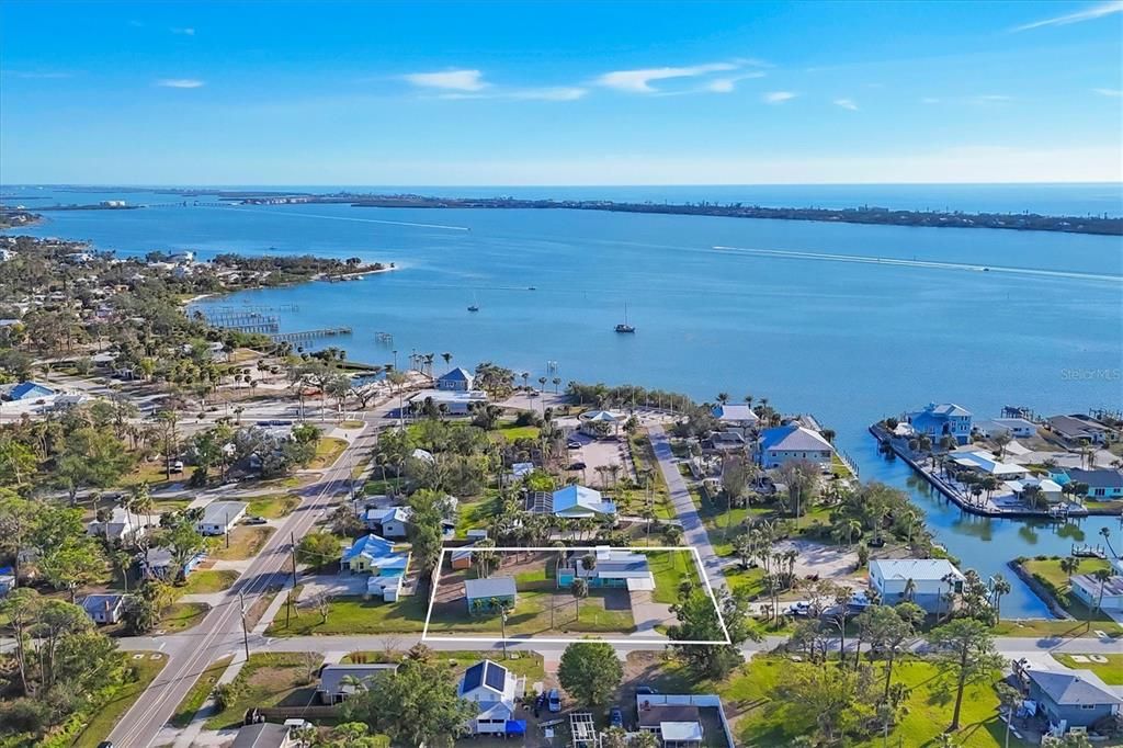 Active With Contract: $530,000 (3 beds, 2 baths, 1324 Square Feet)