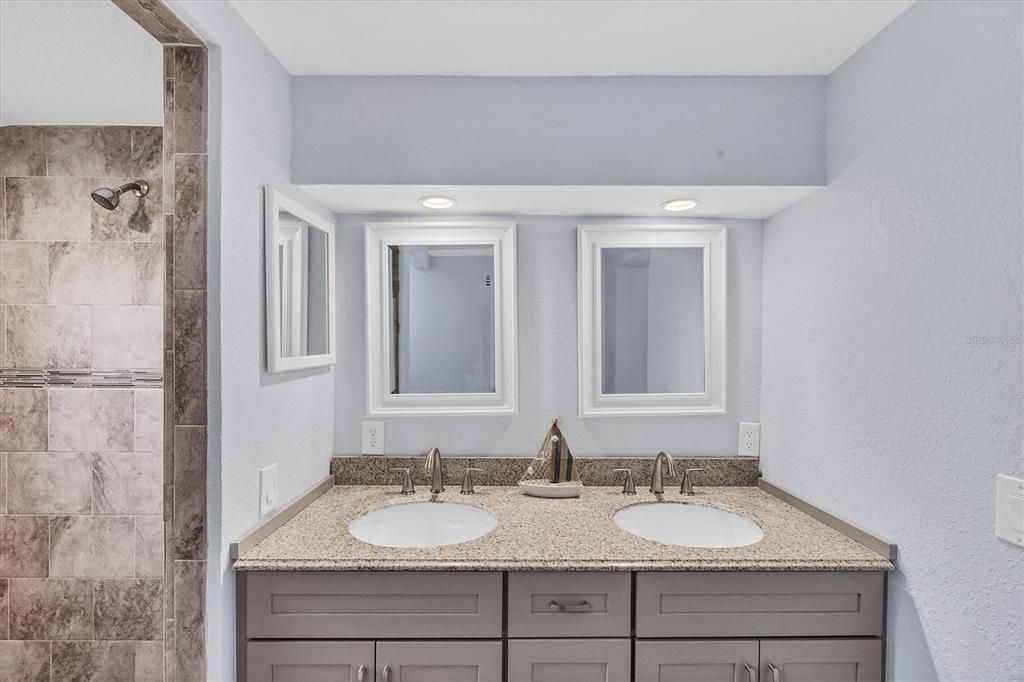 Active With Contract: $530,000 (3 beds, 2 baths, 1324 Square Feet)