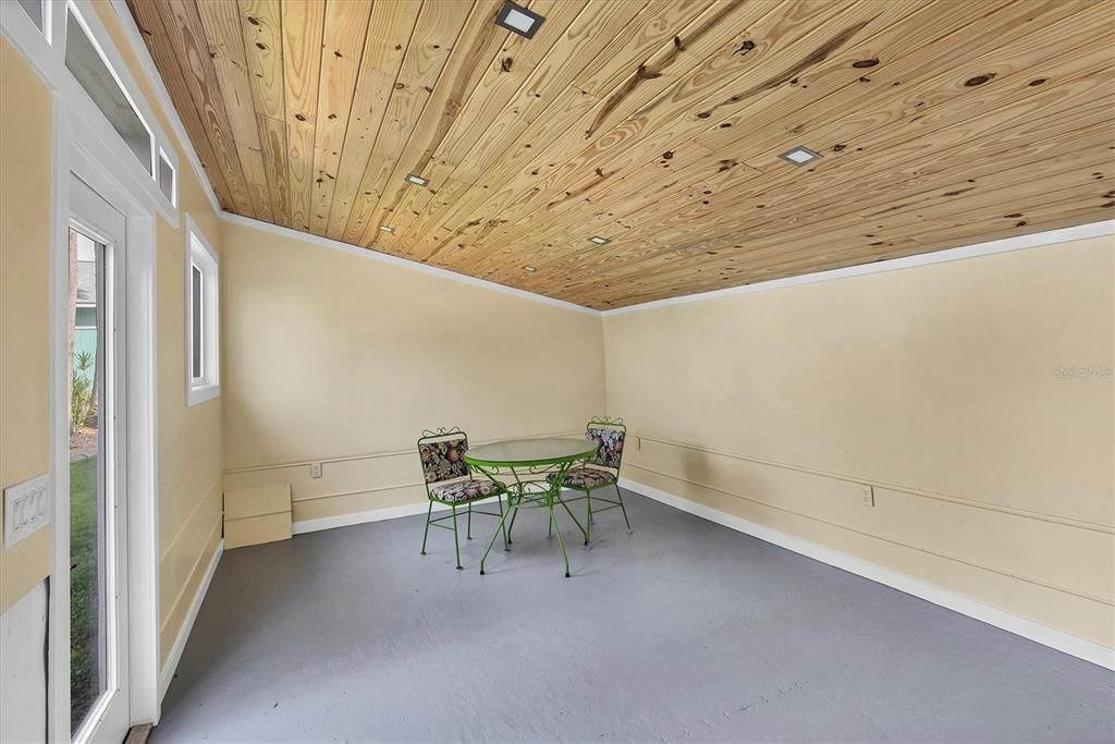 Active With Contract: $530,000 (3 beds, 2 baths, 1324 Square Feet)