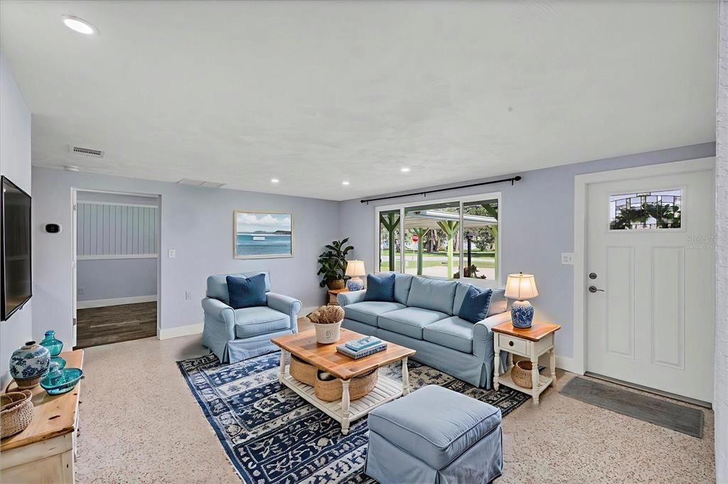 Active With Contract: $530,000 (3 beds, 2 baths, 1324 Square Feet)