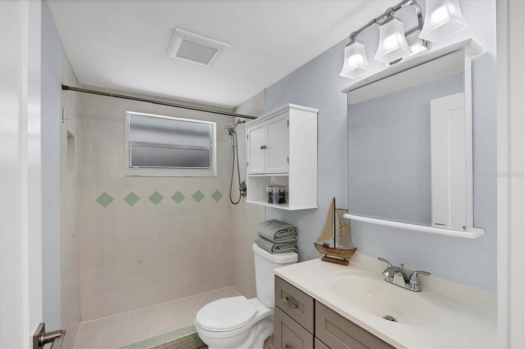 Active With Contract: $530,000 (3 beds, 2 baths, 1324 Square Feet)