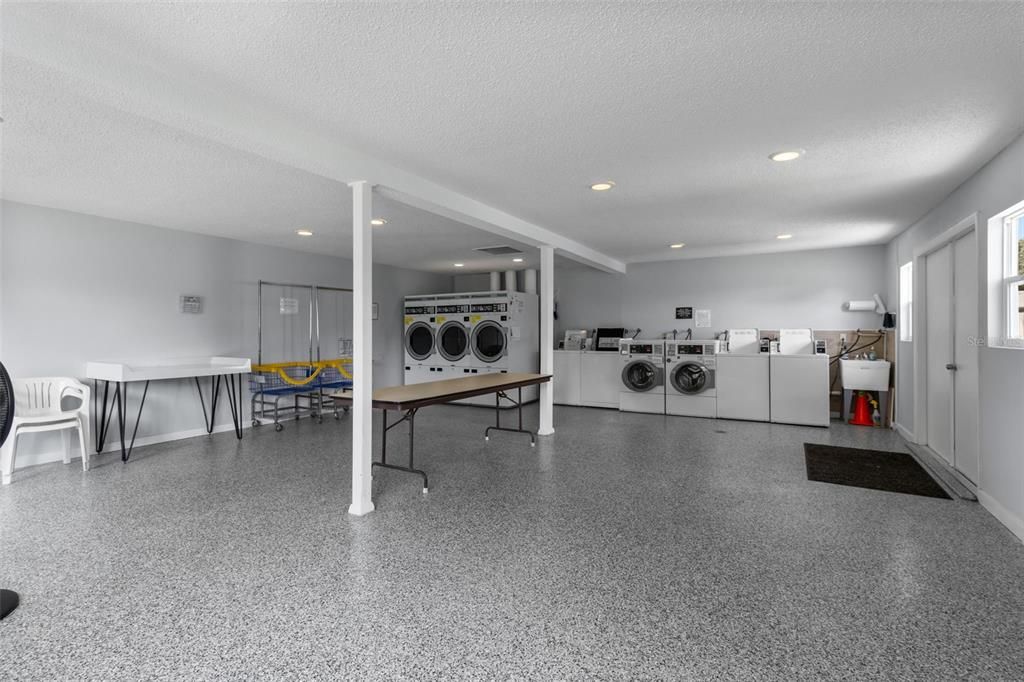 合同活跃: $116,500 (1 贝兹, 1 浴室, 635 平方英尺)