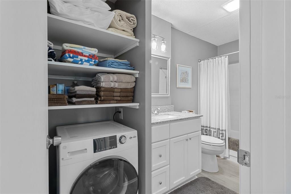 合同活跃: $116,500 (1 贝兹, 1 浴室, 635 平方英尺)