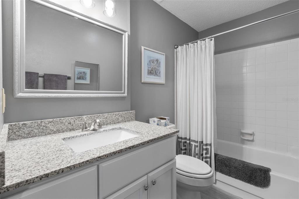 合同活跃: $116,500 (1 贝兹, 1 浴室, 635 平方英尺)