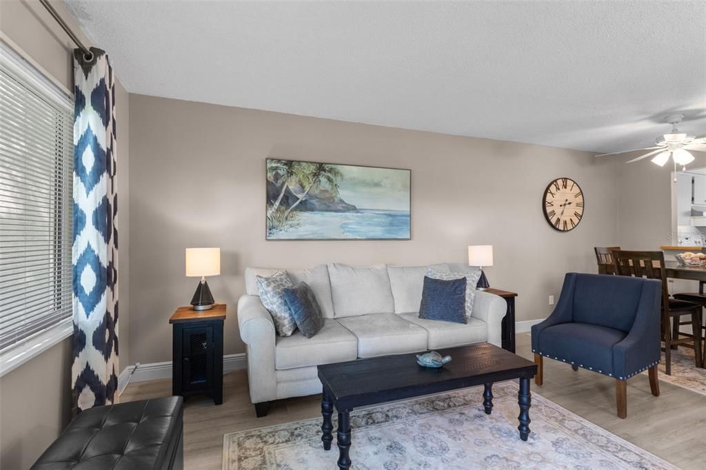 合同活跃: $116,500 (1 贝兹, 1 浴室, 635 平方英尺)