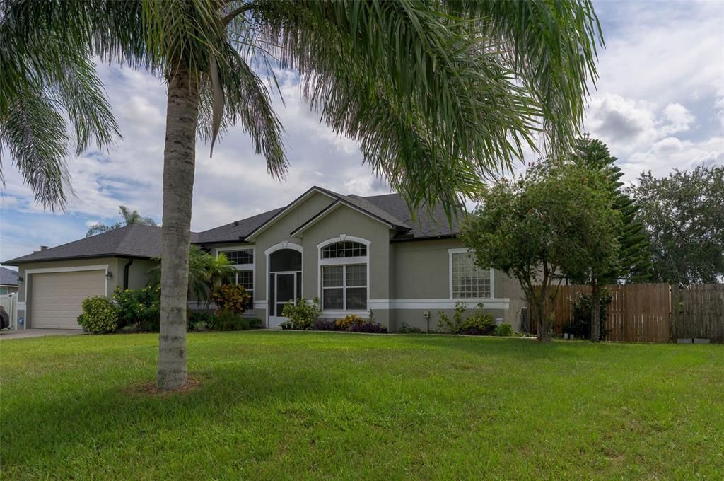 Под контрактом: $396,000 (3 спален, 2 ванн, 2057 Квадратных фут)