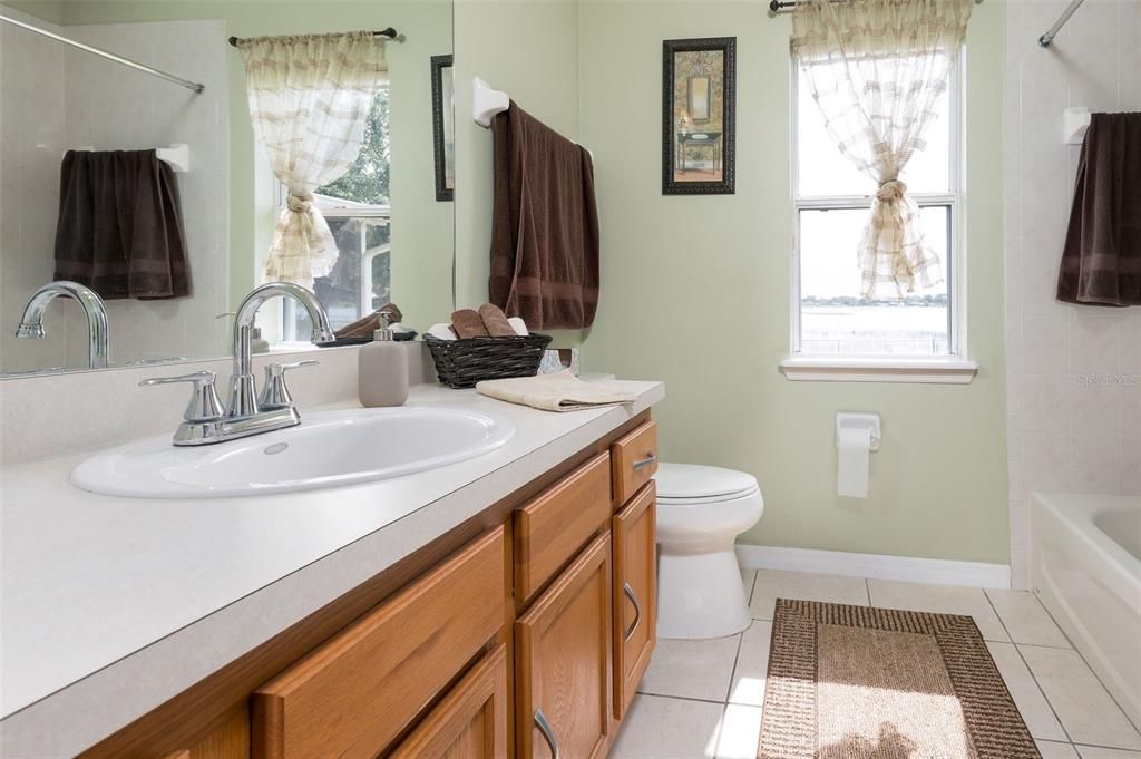 Под контрактом: $396,000 (3 спален, 2 ванн, 2057 Квадратных фут)