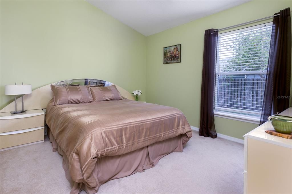 Под контрактом: $396,000 (3 спален, 2 ванн, 2057 Квадратных фут)