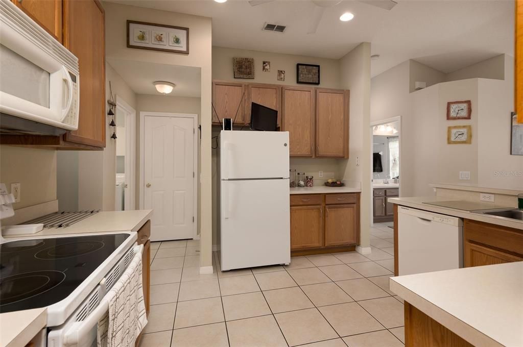 Под контрактом: $396,000 (3 спален, 2 ванн, 2057 Квадратных фут)