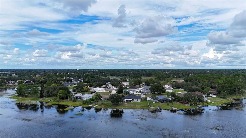 Под контрактом: $396,000 (3 спален, 2 ванн, 2057 Квадратных фут)