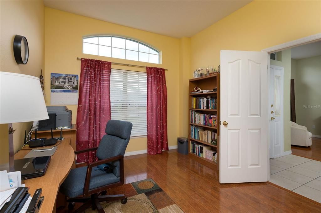 Под контрактом: $396,000 (3 спален, 2 ванн, 2057 Квадратных фут)