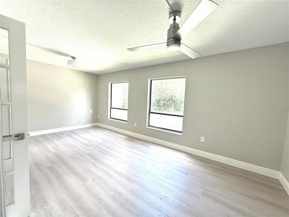 Под контрактом: $199,000 (2 спален, 2 ванн, 1341 Квадратных фут)