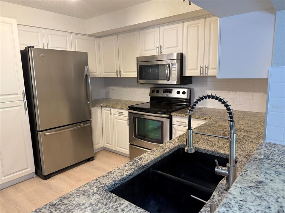 Под контрактом: $199,000 (2 спален, 2 ванн, 1341 Квадратных фут)