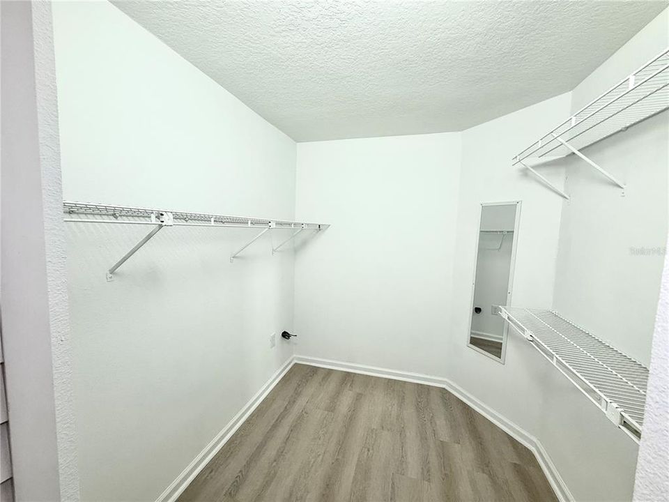 Под контрактом: $199,000 (2 спален, 2 ванн, 1341 Квадратных фут)