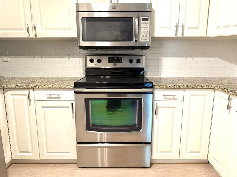 Под контрактом: $199,000 (2 спален, 2 ванн, 1341 Квадратных фут)