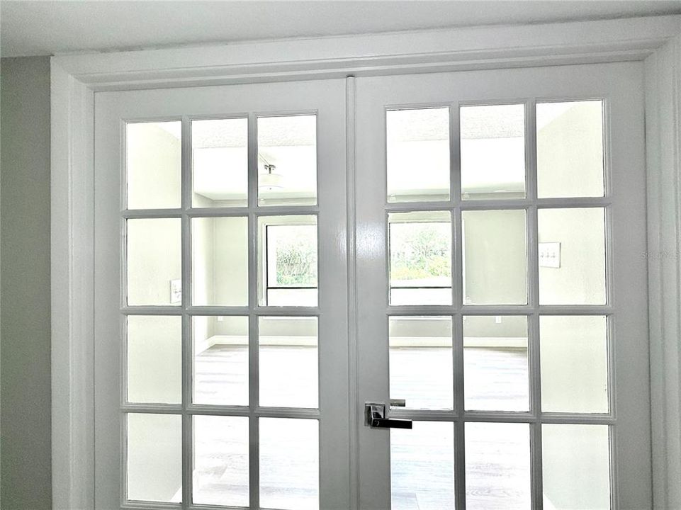 Под контрактом: $199,000 (2 спален, 2 ванн, 1341 Квадратных фут)