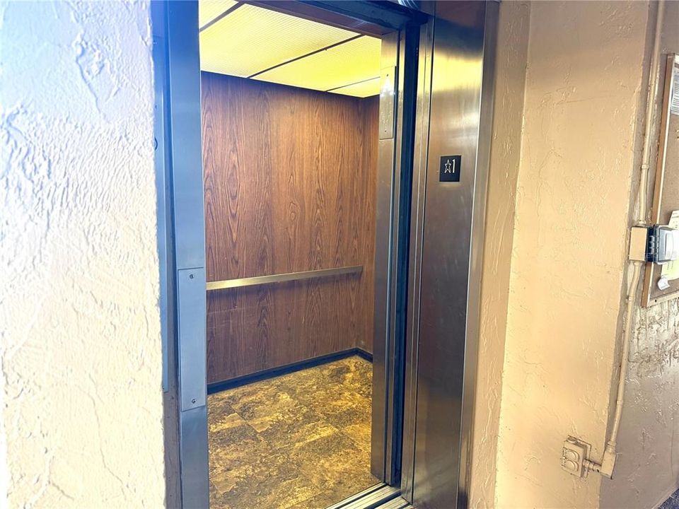 Под контрактом: $199,000 (2 спален, 2 ванн, 1341 Квадратных фут)