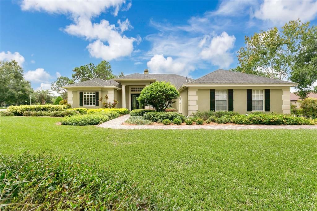 合同活跃: $869,000 (4 贝兹, 3 浴室, 2716 平方英尺)