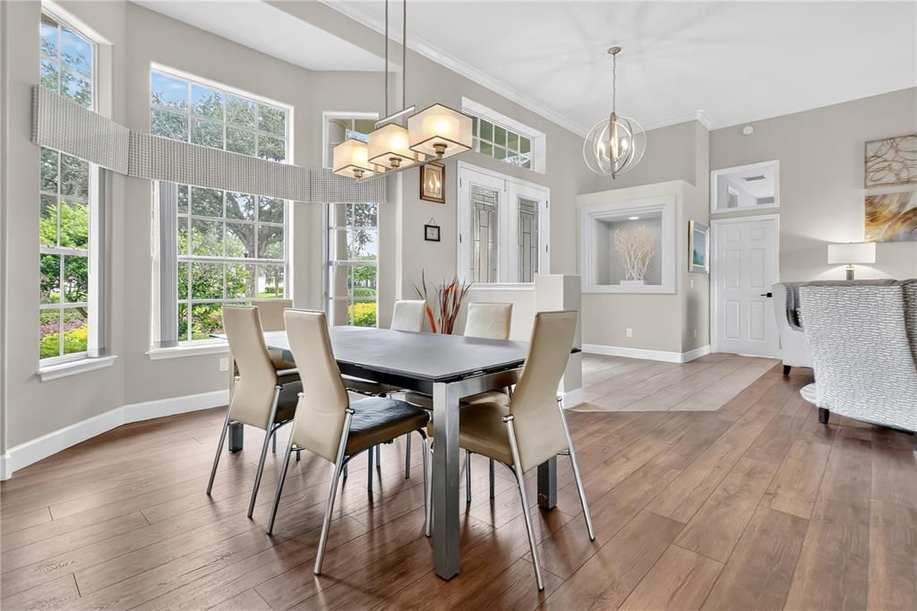 合同活跃: $869,000 (4 贝兹, 3 浴室, 2716 平方英尺)